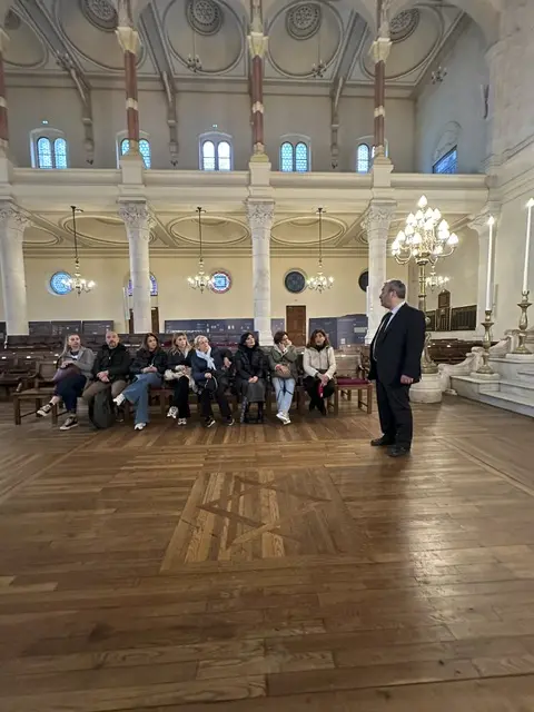 The rabbi of the Bordeaux Synagogue welcoming a group of Italian teachers on an Erasmus+ Bordeaux mobility, guided visit in French